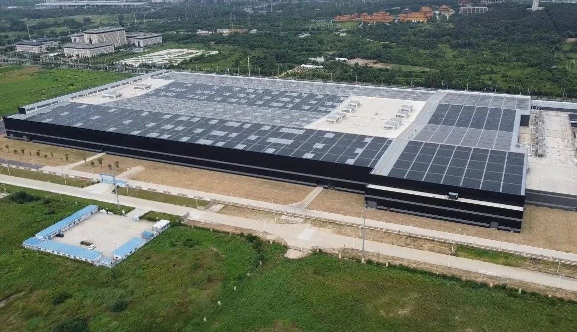 让我们追随新华社，，，，，，去看看玻璃会发电的神秘吧！